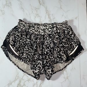 Lululemon Hotty Hot Shorts 2.5 in